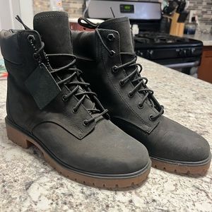 Size 7 women’s timberland boots